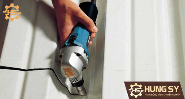 Máy cắt Makita JN1601