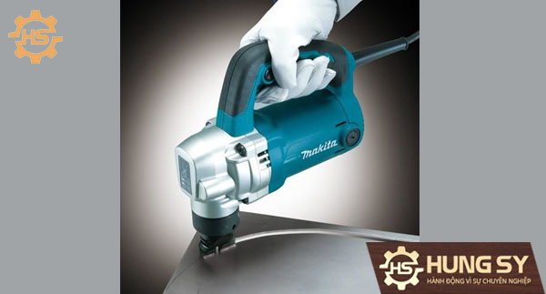 Máy cắt tôn Makita JN3201