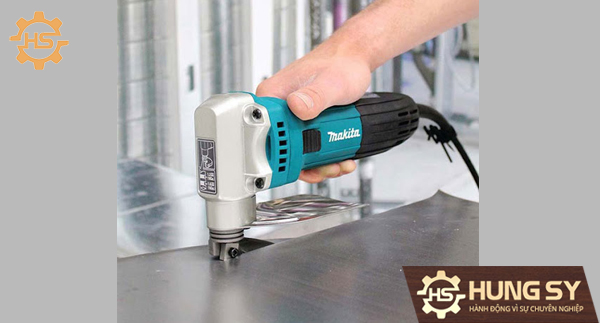 Máy cắt Makita JS1602