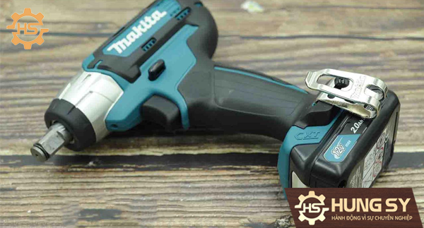 Máy siết bu lông dùng pin Makita TW141DSAE